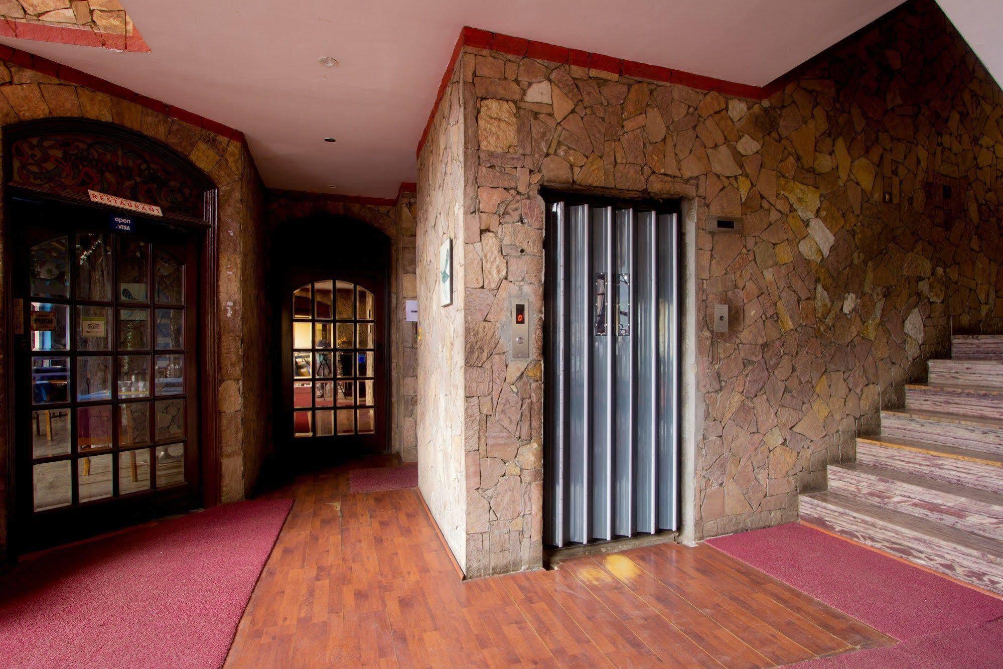 Fabhotel Khems Shoram Palace Road Ooty Exterior foto